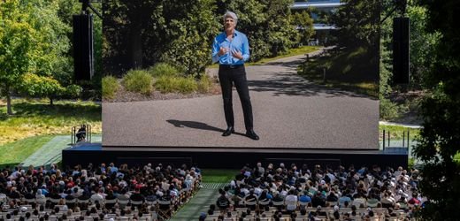 Apple Criticizes EU Commission Over Siri AI