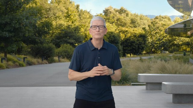 Apple Cuts 200 Positions in Siri and Vision Pro Development