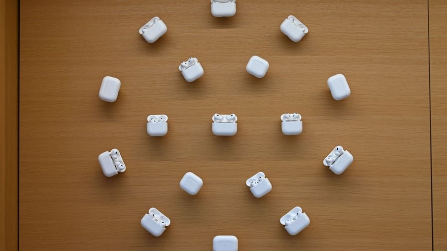 Apple Tests AirPods with Integrated Cameras