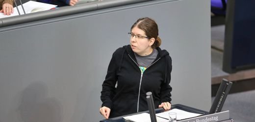 Federal Government Remains Silent on AI Use in Politics