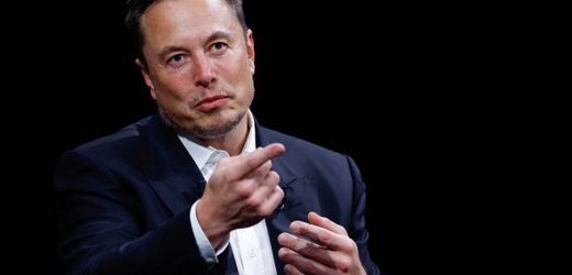 Elon Musk Withdraws Lawsuit Against Apple
