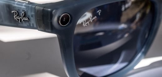 Hamburg Plans Ban on Smart Glasses in Pools and Public Transport