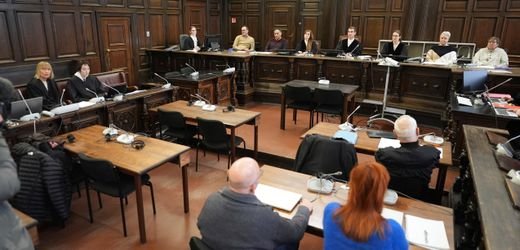 Hamburg Teenager Manipulates Children Online