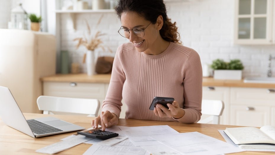 Young People Rely on AI in Financial Advisory