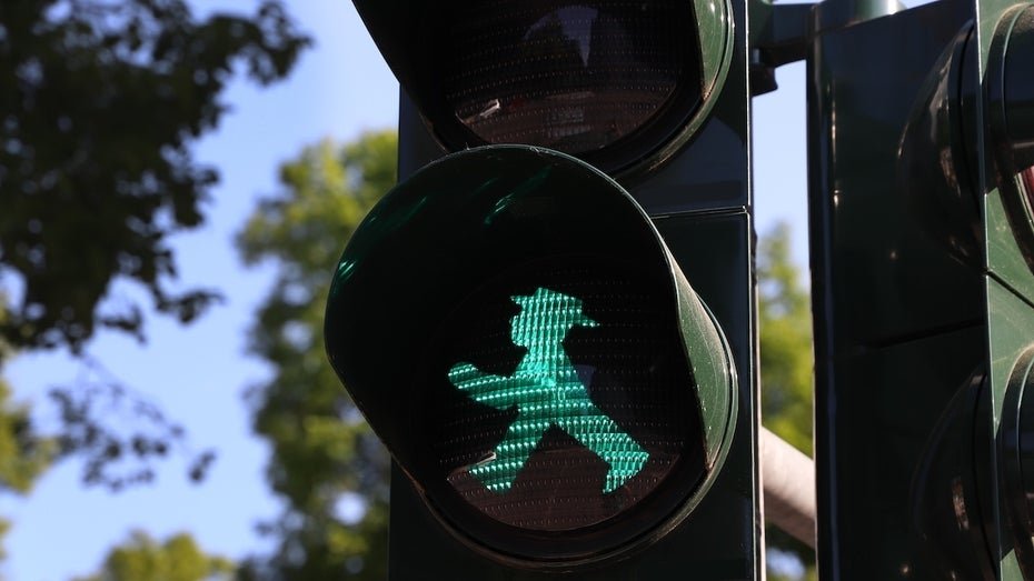 AI-Controlled Pedestrian Traffic Lights in Testing