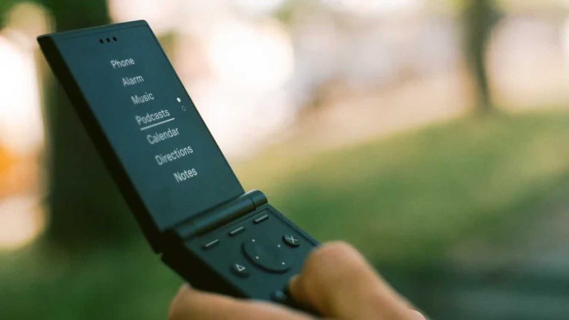 Light Unveils Foldable Smartphone Without Distractions