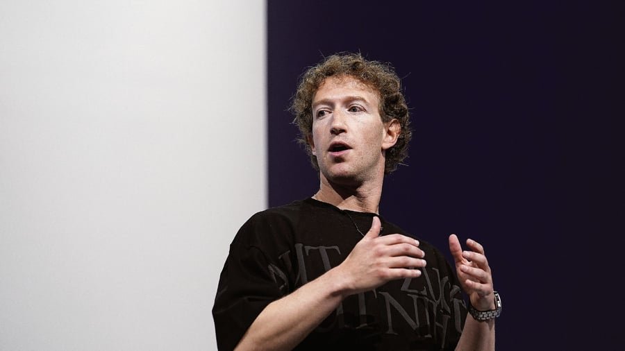 Meta Plans Entry into Cloud Business