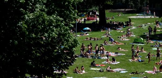 Potsdam Plans Ban on Smart Glasses in Swimming Pools