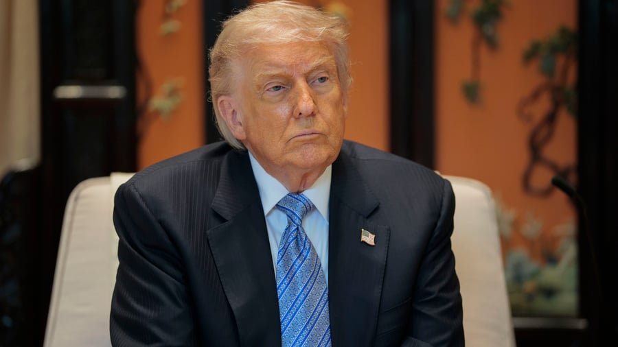 Trump Invests in Apple Ahead of China Trip