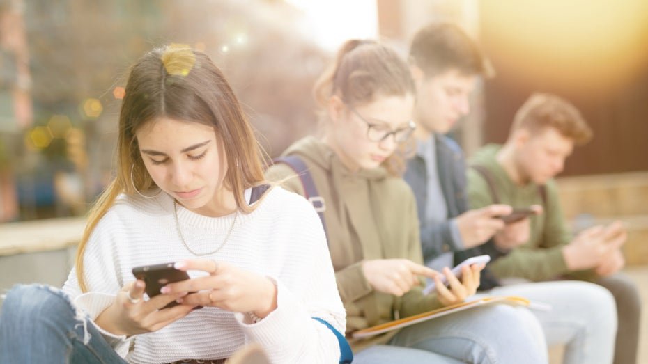 Consumer Advocates Demand Better Youth Protection in Germany